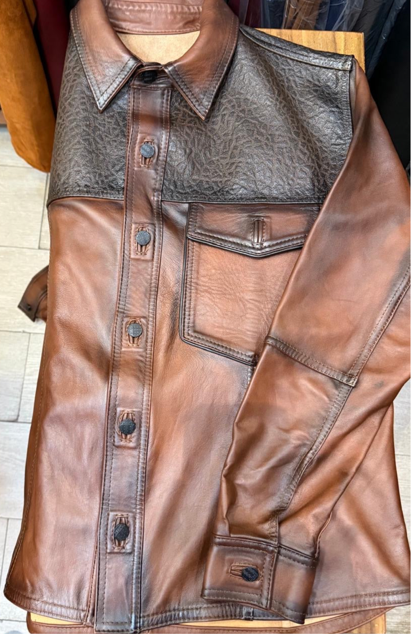 Chamarra para caballero en piel de borrego pelibuey con cuello de toro