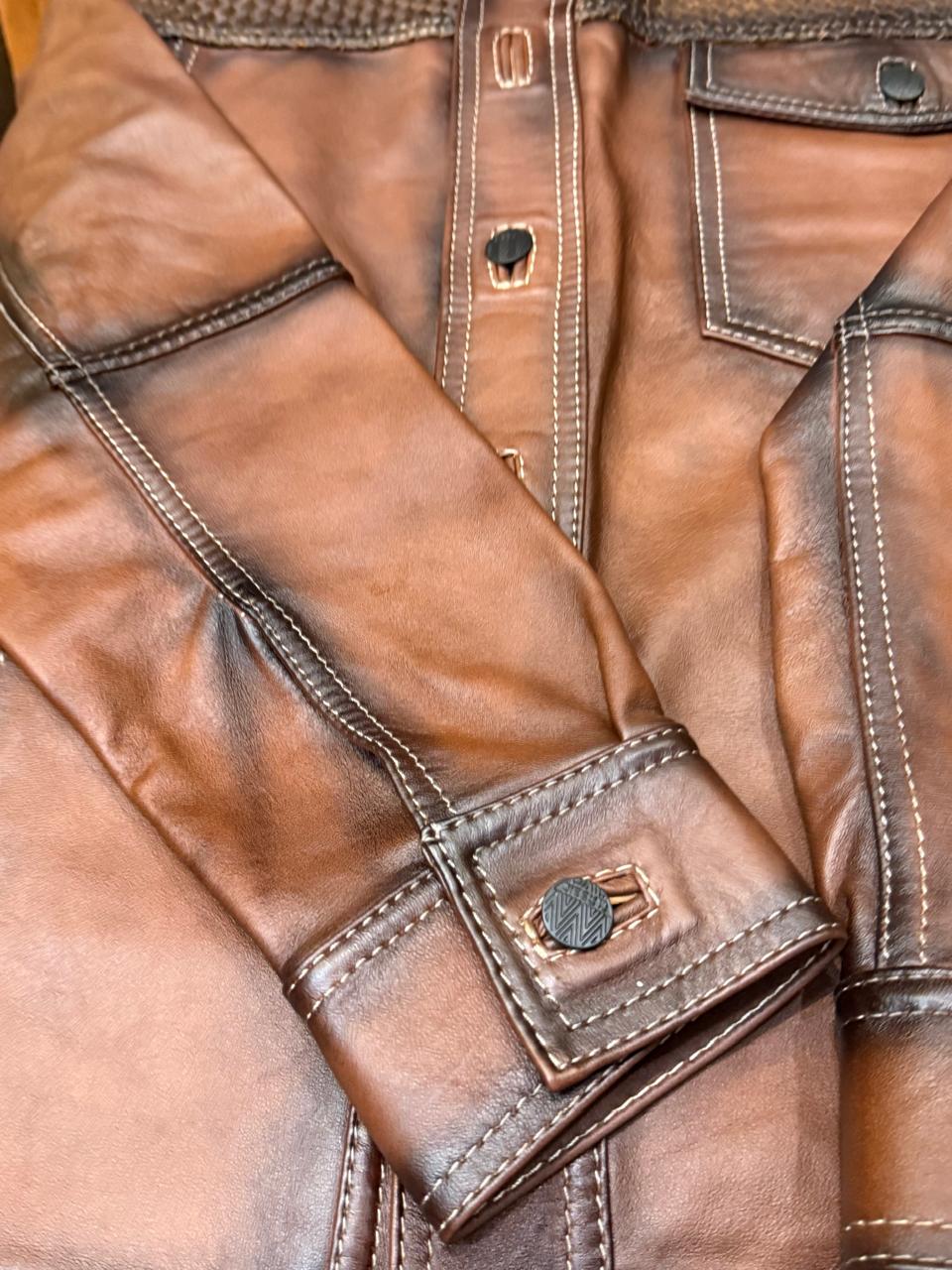 Chamarra para caballero en piel de borrego pelibuey con cuello de toro