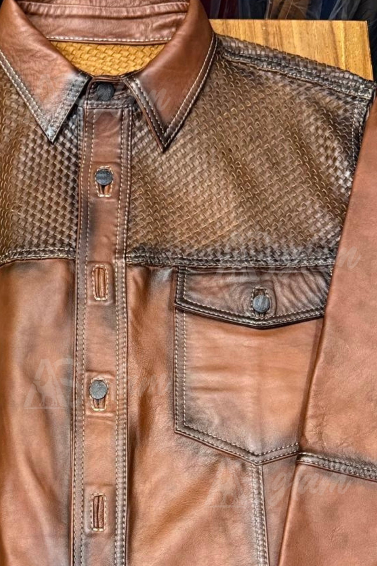 Chamarra para caballero en piel de borrego pelibuey con cuello de toro