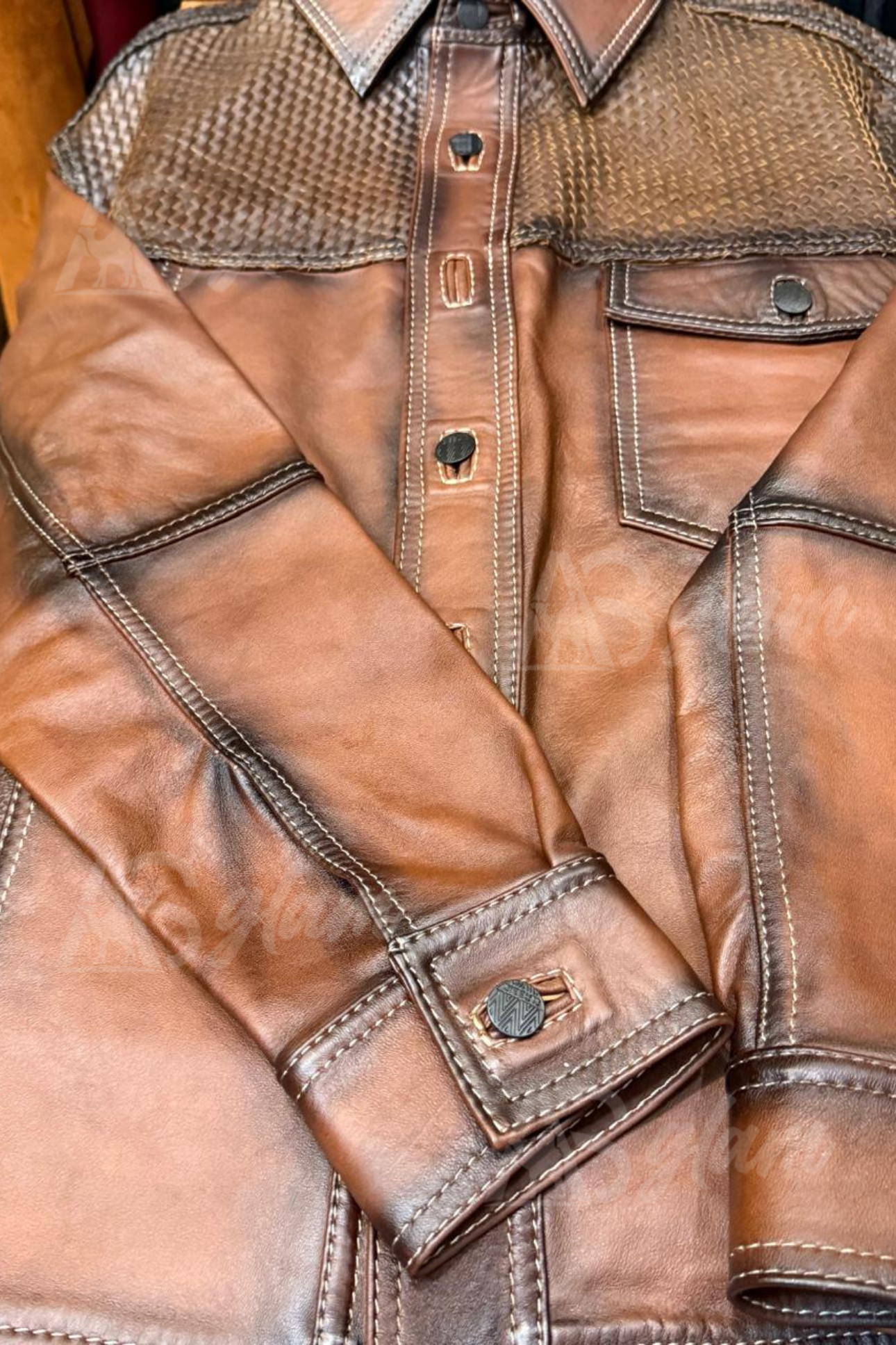 Chamarra para caballero en piel de borrego pelibuey con cuello de toro