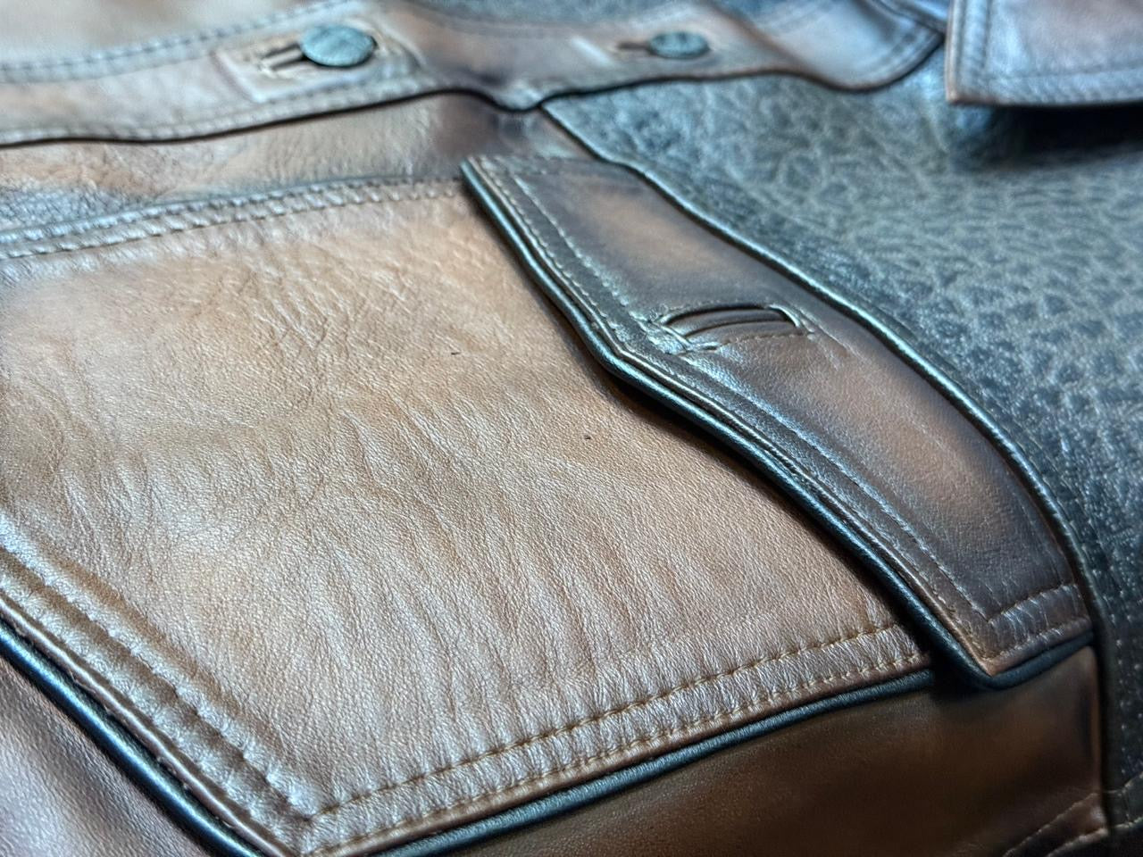 Chamarra para caballero en piel de borrego pelibuey con cuello de toro