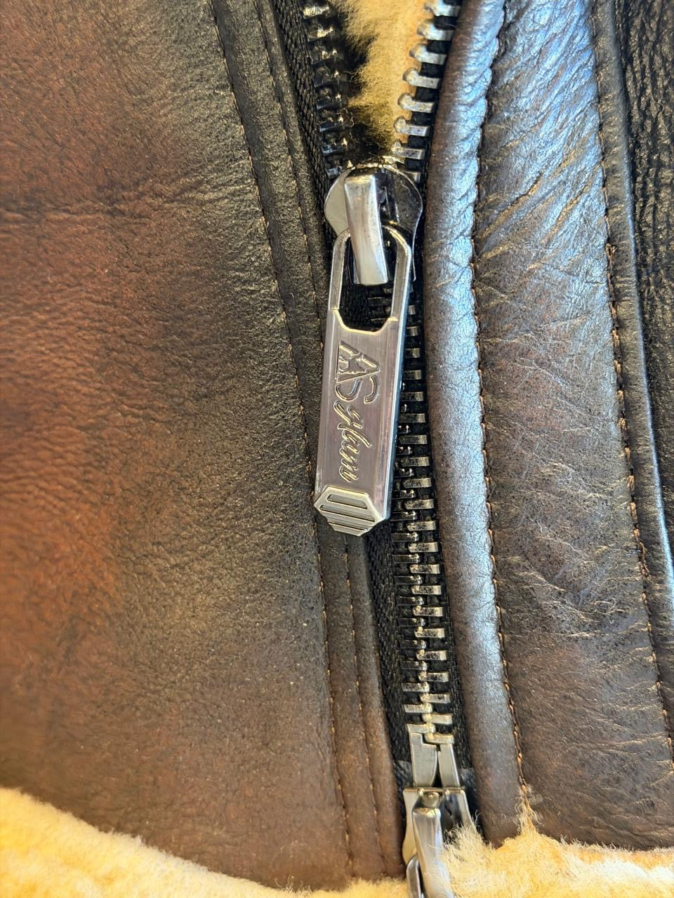 Chamarra para dama AS Glam en piel de borrego uruguayo (Tallas Extras)